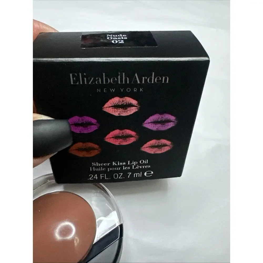 ELIZABETH ARDEN SHEER KISS LIP OIL, Nude Oasis 02 NIB .24fl Oz Fast Shipping